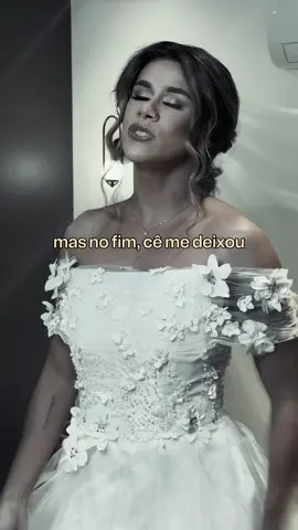 A post by @leuriscleia on TikTok caption: essa é pesada viuuuu! #NaoVaiCasar #musicabrasileira #sertanejo #forro 