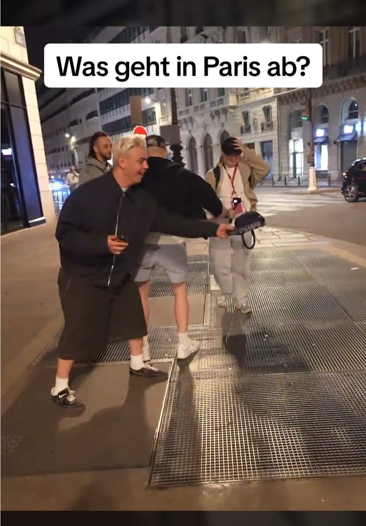 A post by @papaplatte on TikTok caption: Was geht in Paris ab #papaplatte 