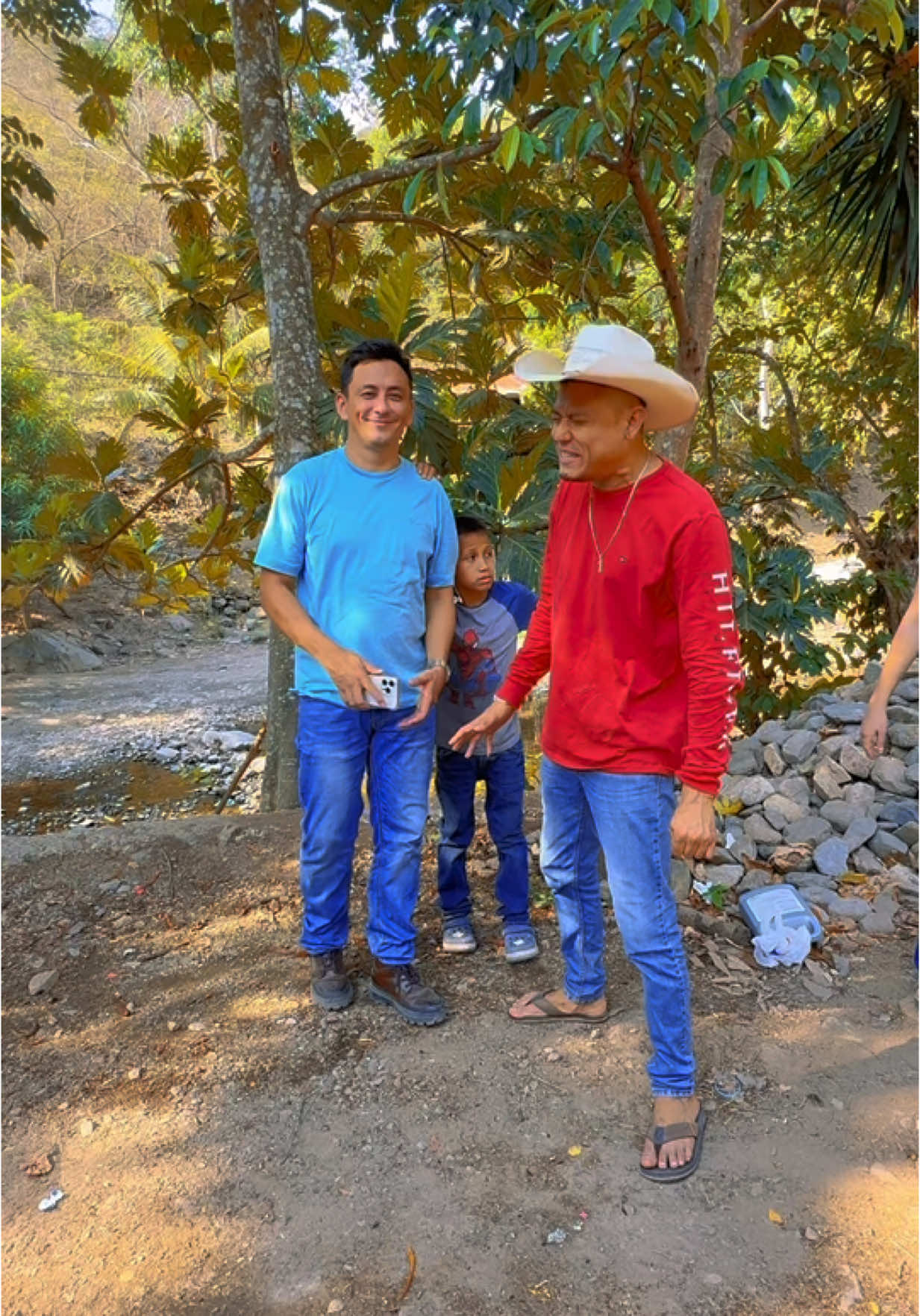 A post by @josuecardona44 on TikTok caption: Feliz cumpleaños a la condesa,hoy en su día😍😍😍@Condesa044💫🦋💫 @EL PAPAYIN @👀💘🖤👀miflaca💘🖤44👀 @Nayeli Pereira🦋 