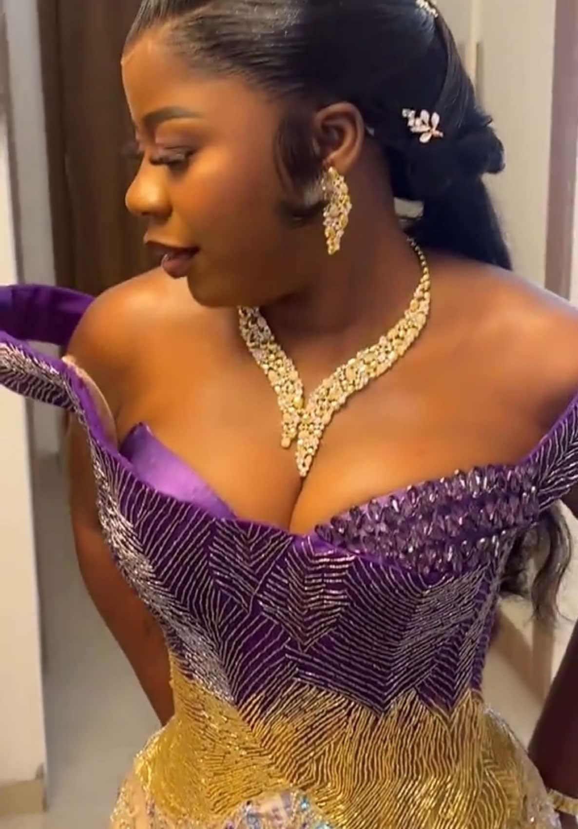 A post by @kingcorset on TikTok caption: #hautecouture #corset #senegalaise_tik_tok #couture #tailleur 