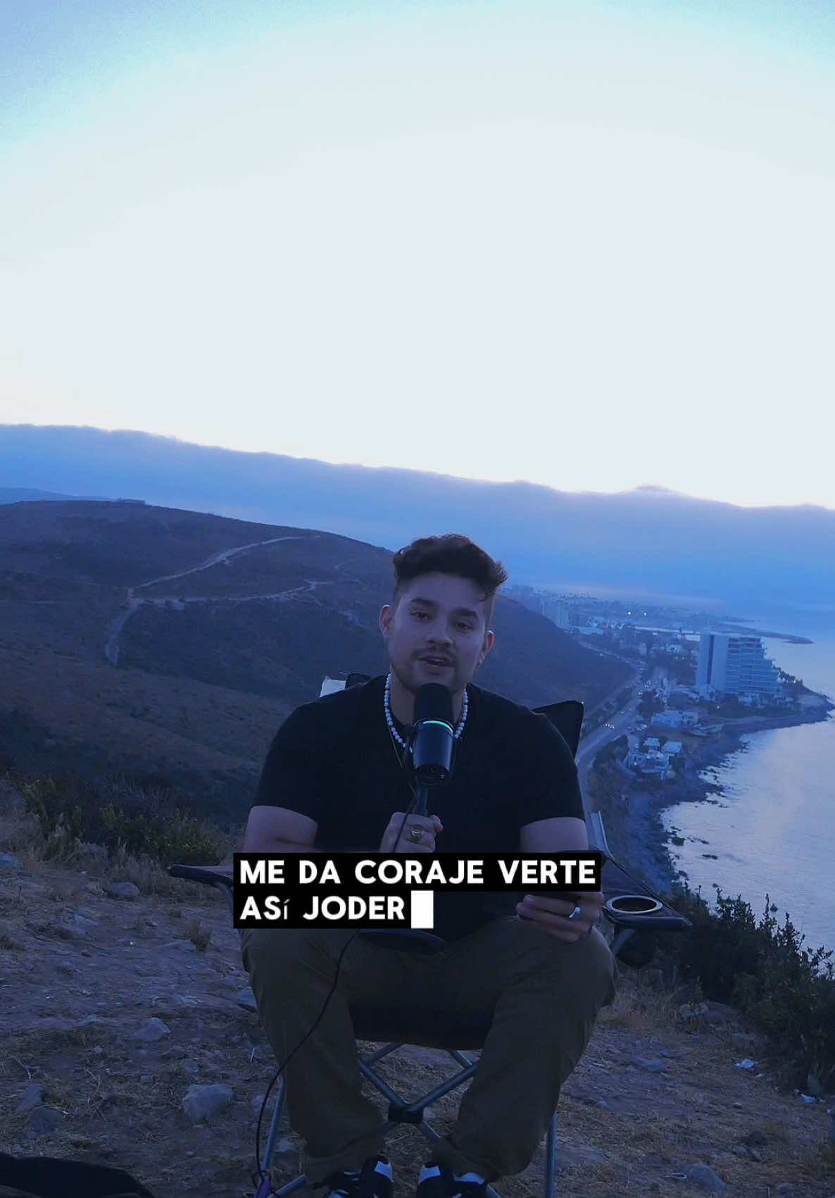 A post by @soyalbertopreciado on TikTok caption: Tan guapa y tan mensa por un bato 