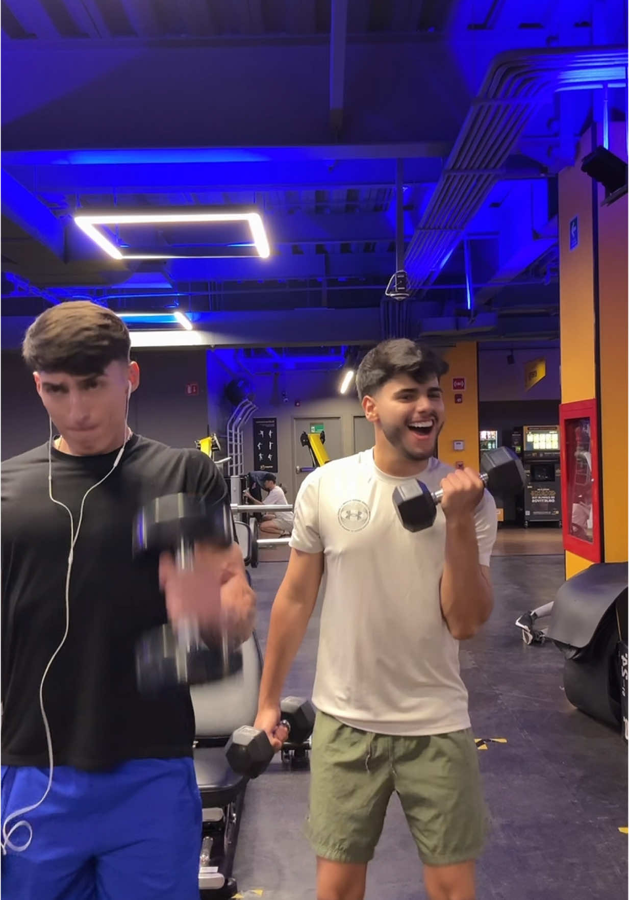A post by @angelitodelaa on TikTok caption: 🤭 @Jorgepayan03🧡🦒 