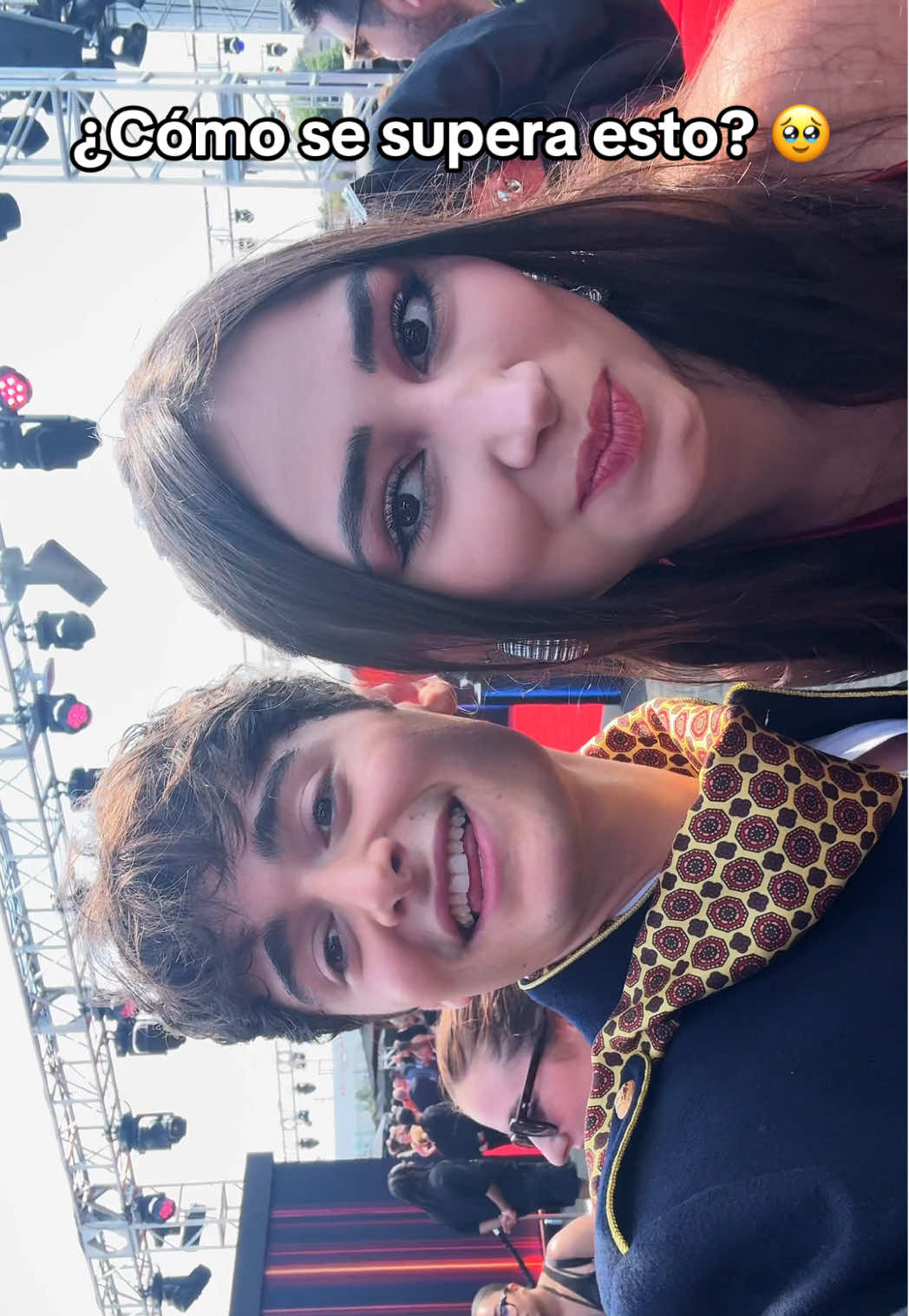 A post by @fervegs on TikTok caption: No sé como superar haber conocido a @Noah Schnapp en #TUDUM ! 😱 también ya muero porque salga Stranger things 5. Les subiré luego un vídeo de toda lo que viví en este evento, gracias infinitas @Netflix Latinoamérica 🥹🫶🏻