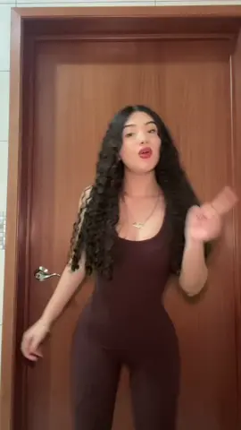 A post by @karenos11 on TikTok caption: La chica me pegó el trend ❤️