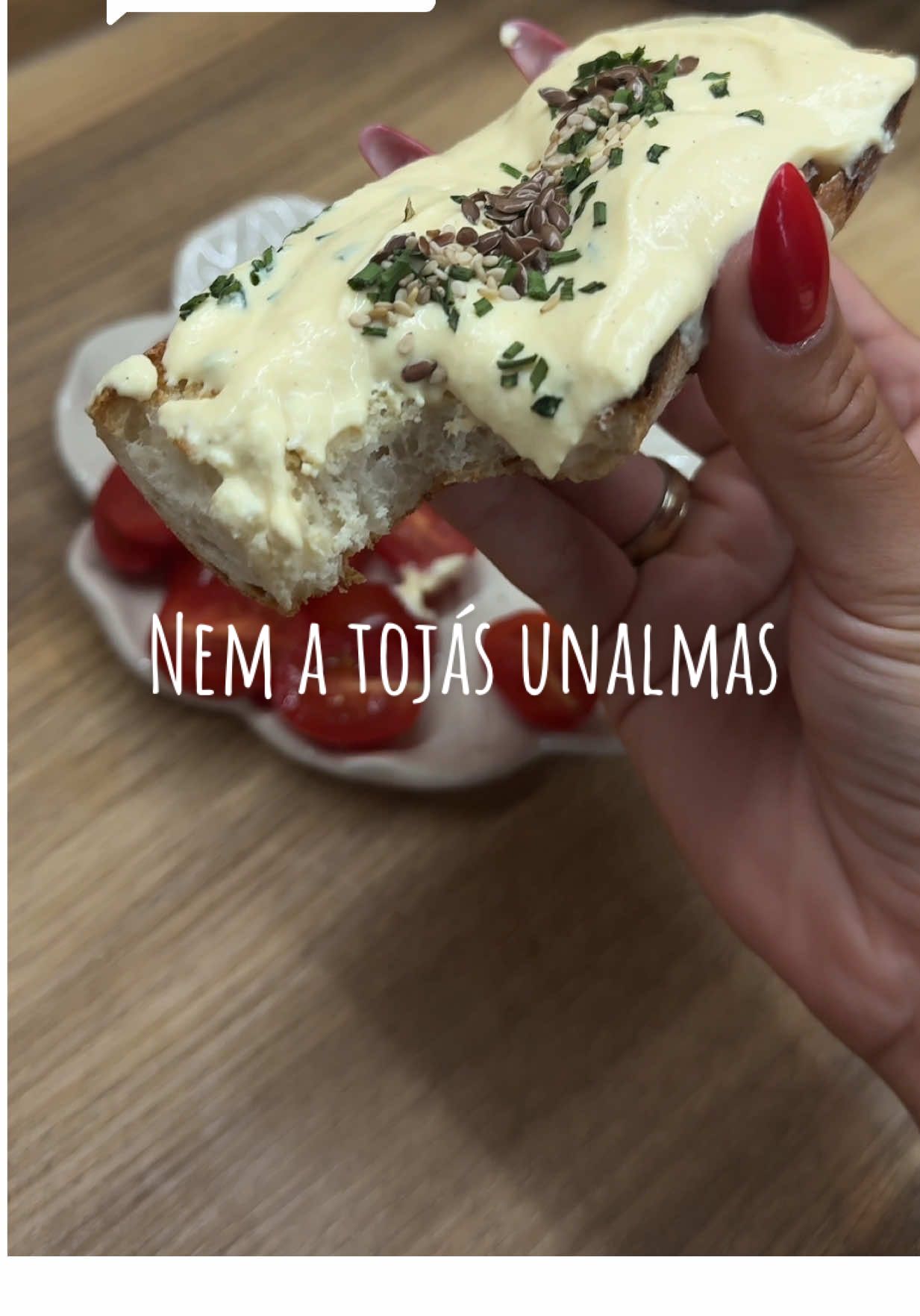 A post by @retegi_ticia on TikTok caption: Válasz @Vica részére 3.rész - Nem a tojás unalmas hanem a szokásaink!🍳🥚🥖  Hozzávalók: - 4db tojás  - 2 ek tejföl - 2 ek majonéz - 1 tk mustár - só, bors, metélöhagyma