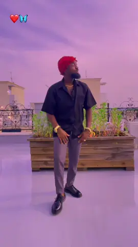 A post by @niceman2377 on TikTok caption: #fypシ゚viral🖤tiktok☆♡🦋myvideo❤️❤️🥰🥰 