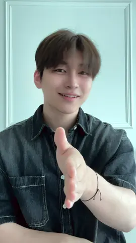 A post by @jadega_98 on TikTok caption: 비비님 신곡?! 바로 참여해야지~ #비비 #bibi #책방오빠문학소녀 #책방오빠문학소녀손댄스 #ScottandZelda #제이드 #jade 