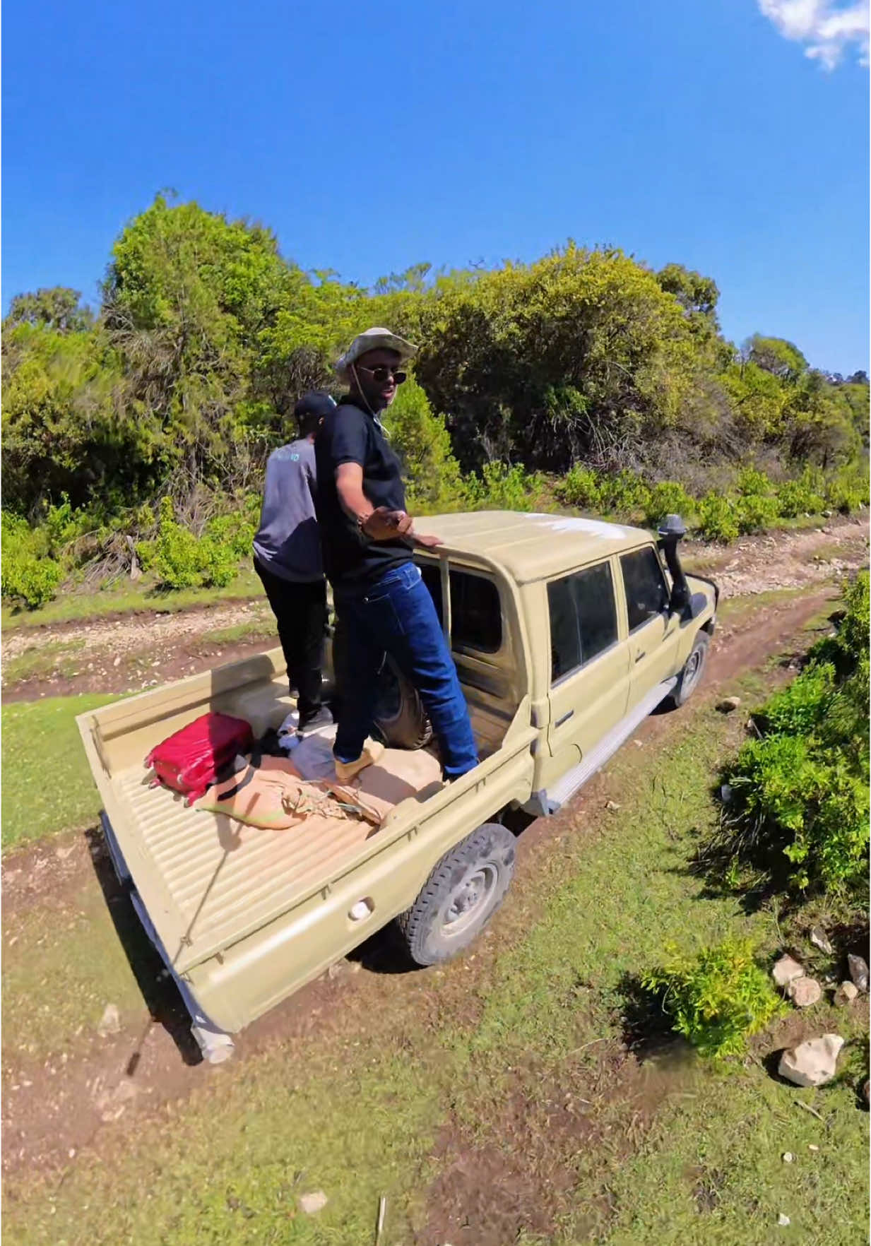 A post by @abdalajamaal on TikTok caption: Halkani waa buurta Daalo  @Abdi Risaaq Siciid  #abdalajamaall #somlitiktok #somaliyoutubers #hargeisa #daalo #daalomountain 