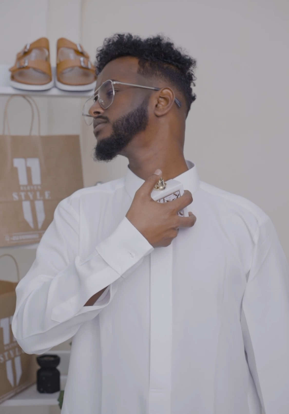 A post by @baana_boi on TikTok caption: Qamiisyadii eida oo tayadooda aad usareyso ayaa hada diyaar kuu ah waa maradii ugu dambeysay ee laga isticmaalo wadanka emirate 🥰😍 thanks @SYD Portrait @11ElevenStyle #baanaboi #queensihaam #axmed_ak2 #lukchman10 #ramlahmed7 #ramlahmed7 #camera_man_yaxye #11elevenstyle 