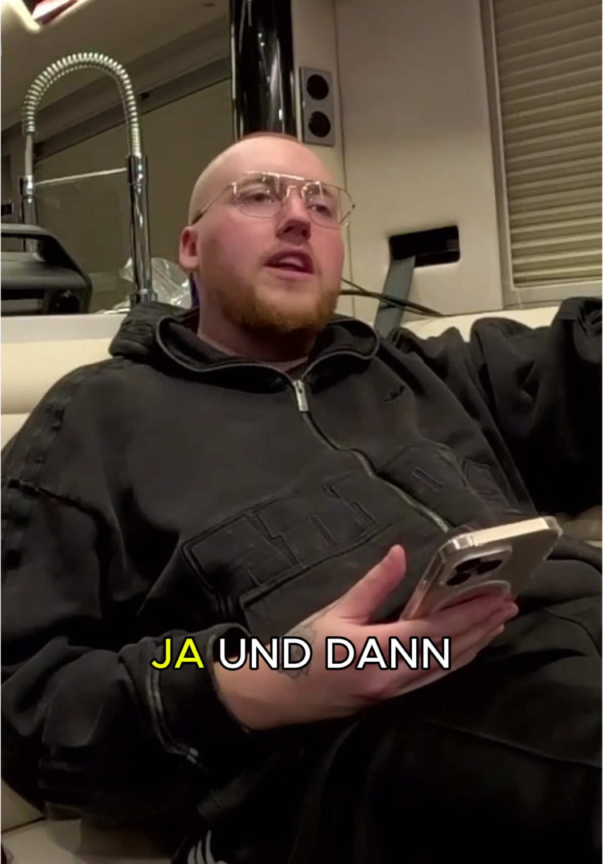 A post by @zarbex on TikTok caption: selbst ist der mann 