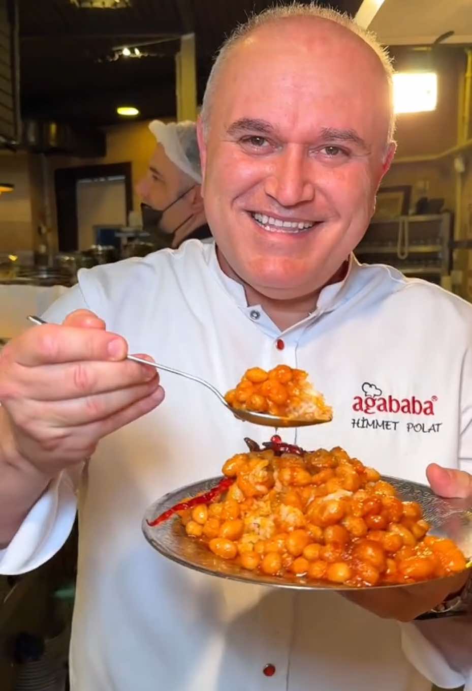 A post by @himmetpolatt on TikTok caption: Pilavüstü kuru fasulye. ? . . . . . . . . #kuru #fasulye #kurufasulye #döner #yemek #suluyemek #lokanta #foods #yemek #ağababadöner #yemektarifleri #yemekvideolari #himmetpolatt #yemektarifleri @Agababadoner #foodtiktok 