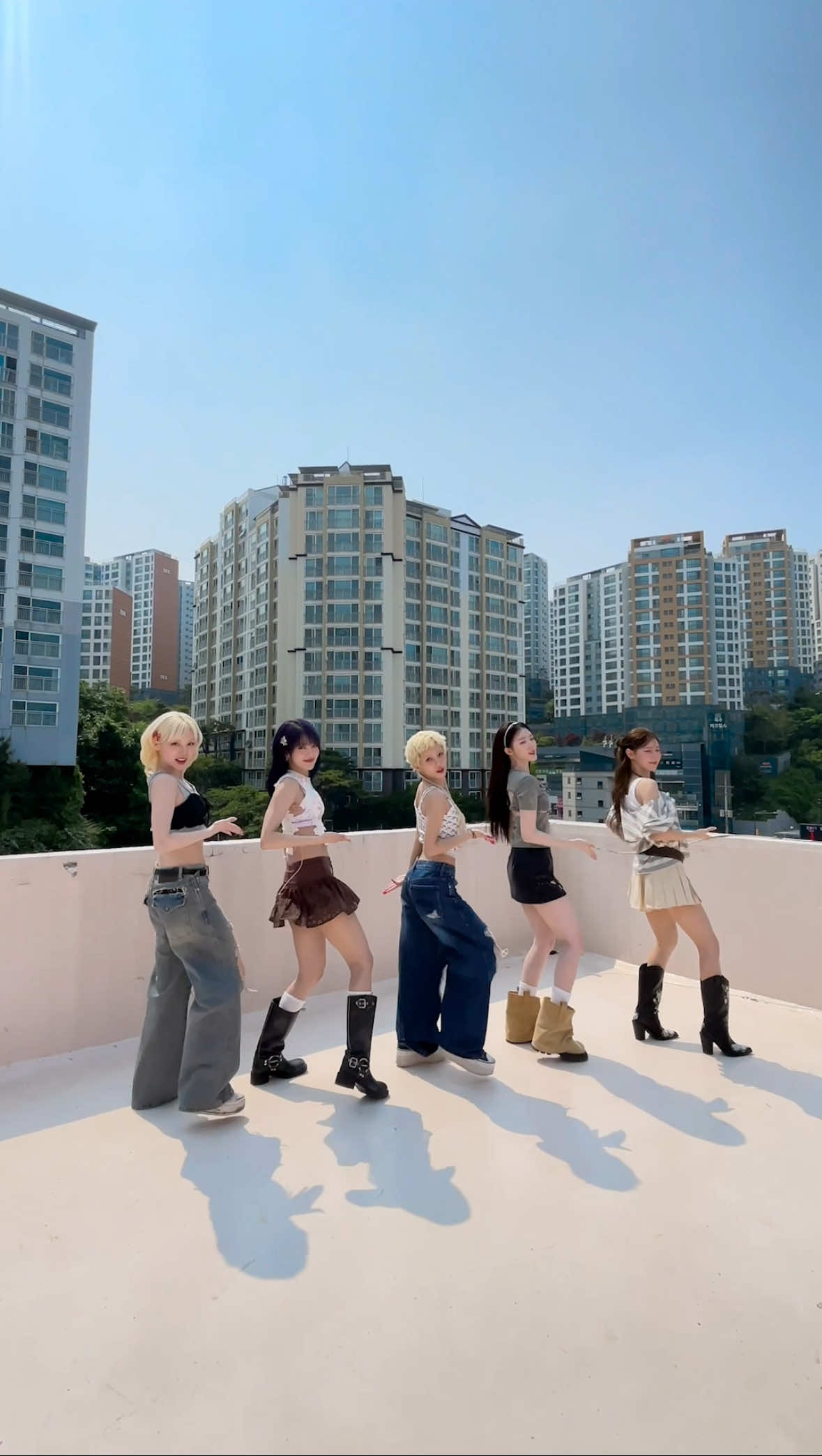 A post by @official_i_dle on TikTok caption: 𝗀𝗂𝗋𝗅𝖿𝗋𝗂𝖾𝗇𝖽 𝗂𝗌 𝖻𝖾𝗍𝗍𝖾𝗋 𝗍𝗁𝖺𝗇 𝖺 𝖻𝗈𝗒𝖿𝗋𝗂𝖾𝗇𝖽 💗 #아이들 #idle #We_are #Girlfriend