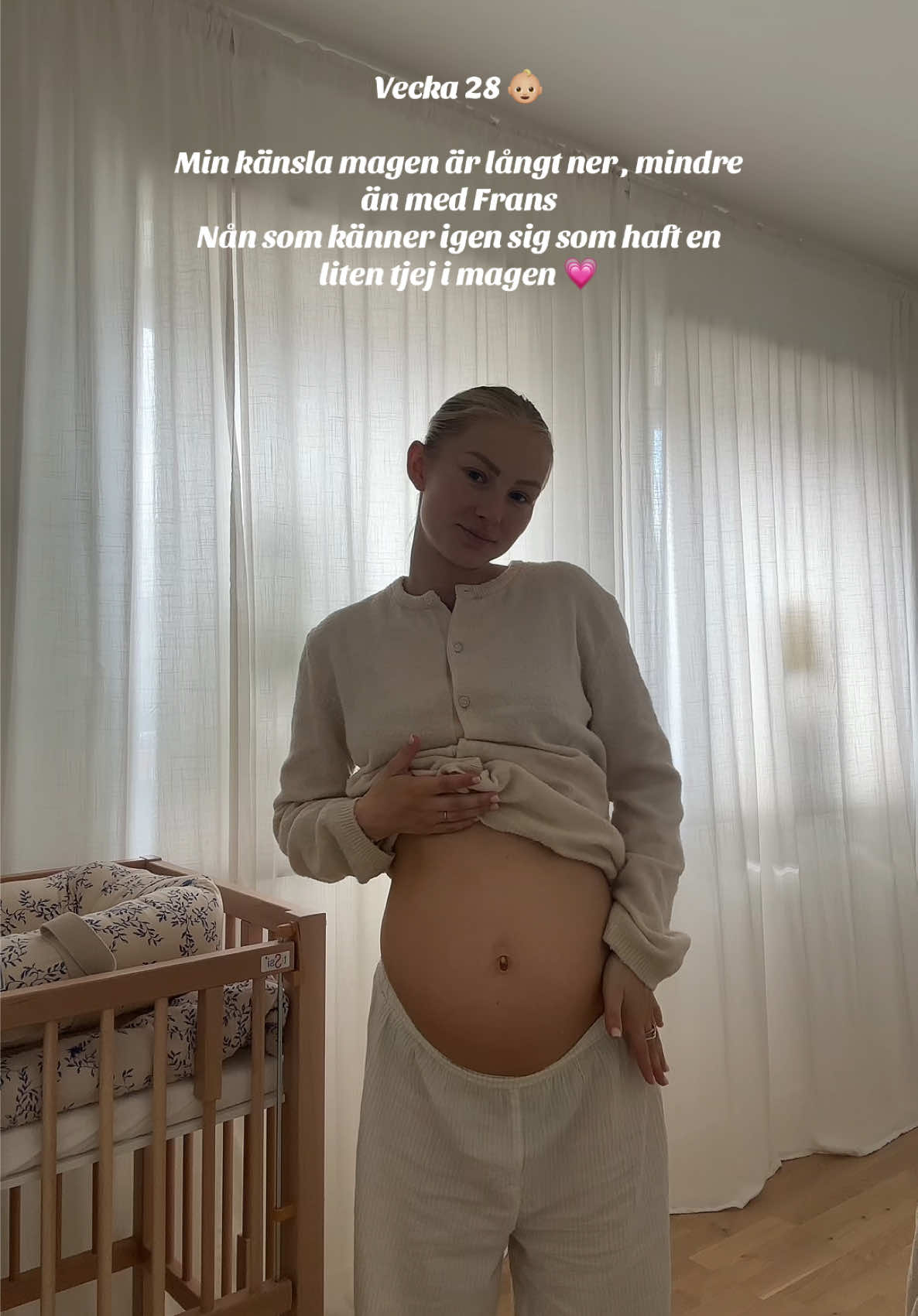 A post by @nattid on TikTok caption: Lillen är liten bebis💗👶🏼