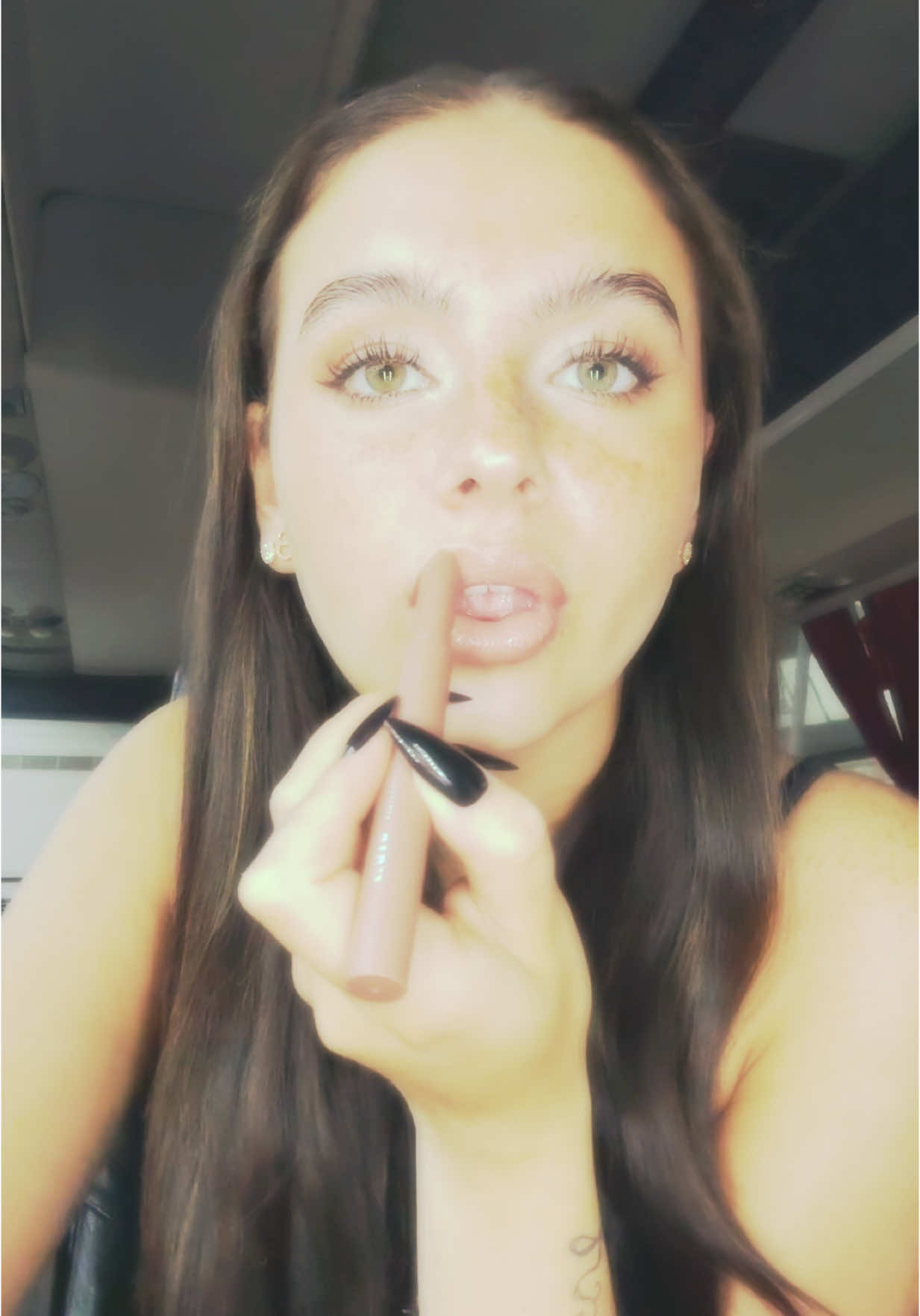 A post by @mirellavirallinen on TikTok caption: @Olga Myko 🖤 #fyp 
