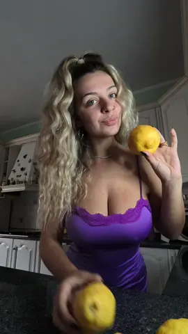 A post by @martina.cammara7 on TikTok caption: Solo 2 ingredienti danno vita all’unica cosa che mi fa andare avanti d’estate!🍋                                 Piccolo consiglio: se non ami le cose troppi dolci togli 3-4 cucchiai di zucchero. 