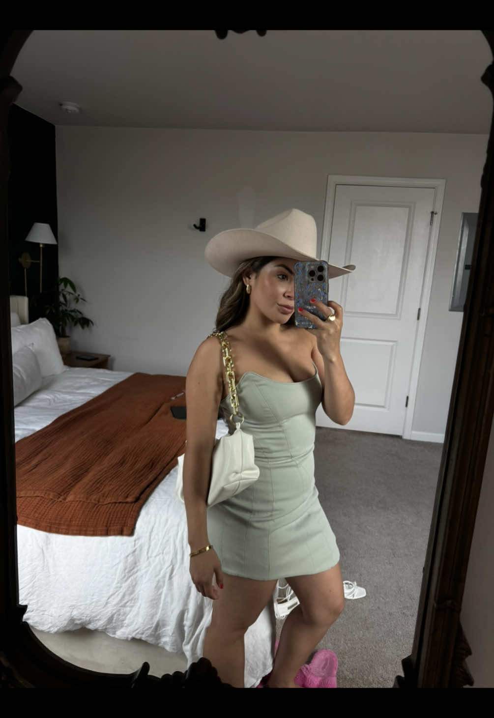A post by @dreavasquezmusic on TikTok caption: GRWM for CMA Country Forward 🤍 #cmafest #countrymusic #nashville #grwm 