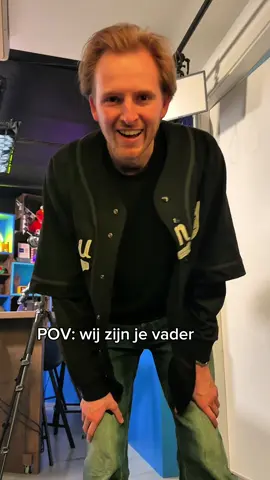 A post by @bankzitters on TikTok caption: Ad | Wat wordt Raoul toch goed gezet… 😍 Haal nu je Vaderdag cadeaus bij bol via de link in bio!!!