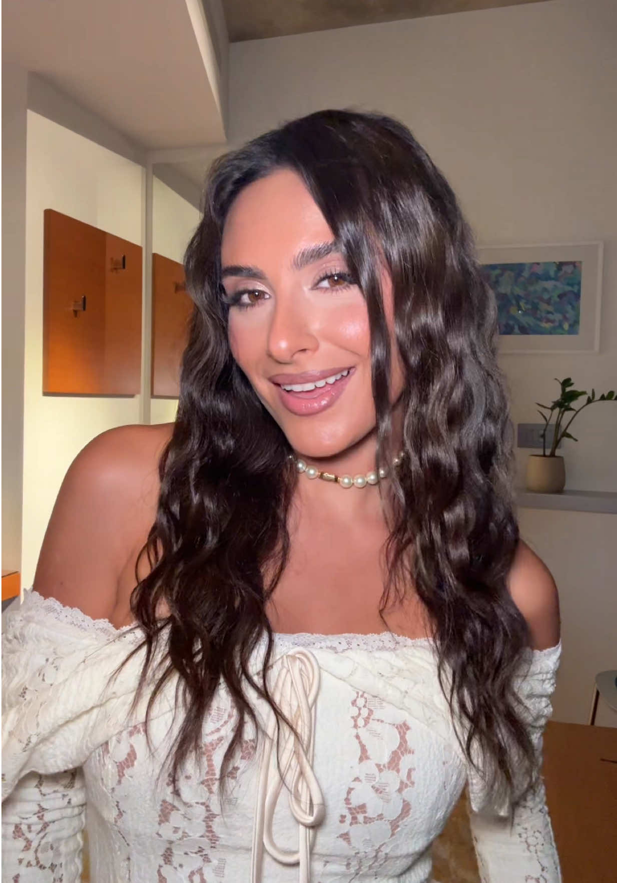 A post by @raghda.k on TikTok caption: نتلاقى وين ؟🙂‍↔️