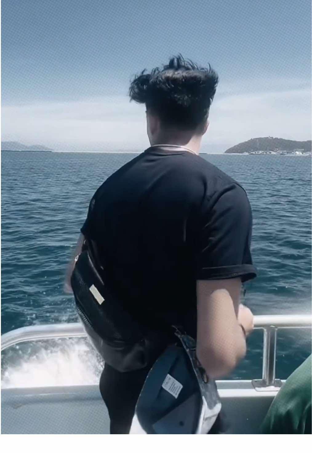 A post by @wahidul_islam77 on TikTok caption: তোর নাম না জানা  অভিমানে   🛥️                           কত দূরে বাসা যায় .. 😖🏝️ #fypage #london🇬🇧 #france🇫🇷 #bdtiktokofficial🇧🇩 #plage#beachvideo #banglasong #CapCut 