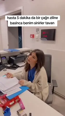 A post by @nurrhemsire on TikTok caption: @Bayhan afendim işitmedim#bayhan #keşfet #keşfetteyizzz #keşfetbeniöneçıkar #trend #yorumla #efek #hemşire #reelsinstagram #viralvideo #viraltiktok #trendingsong #trend #hastane #popstars 