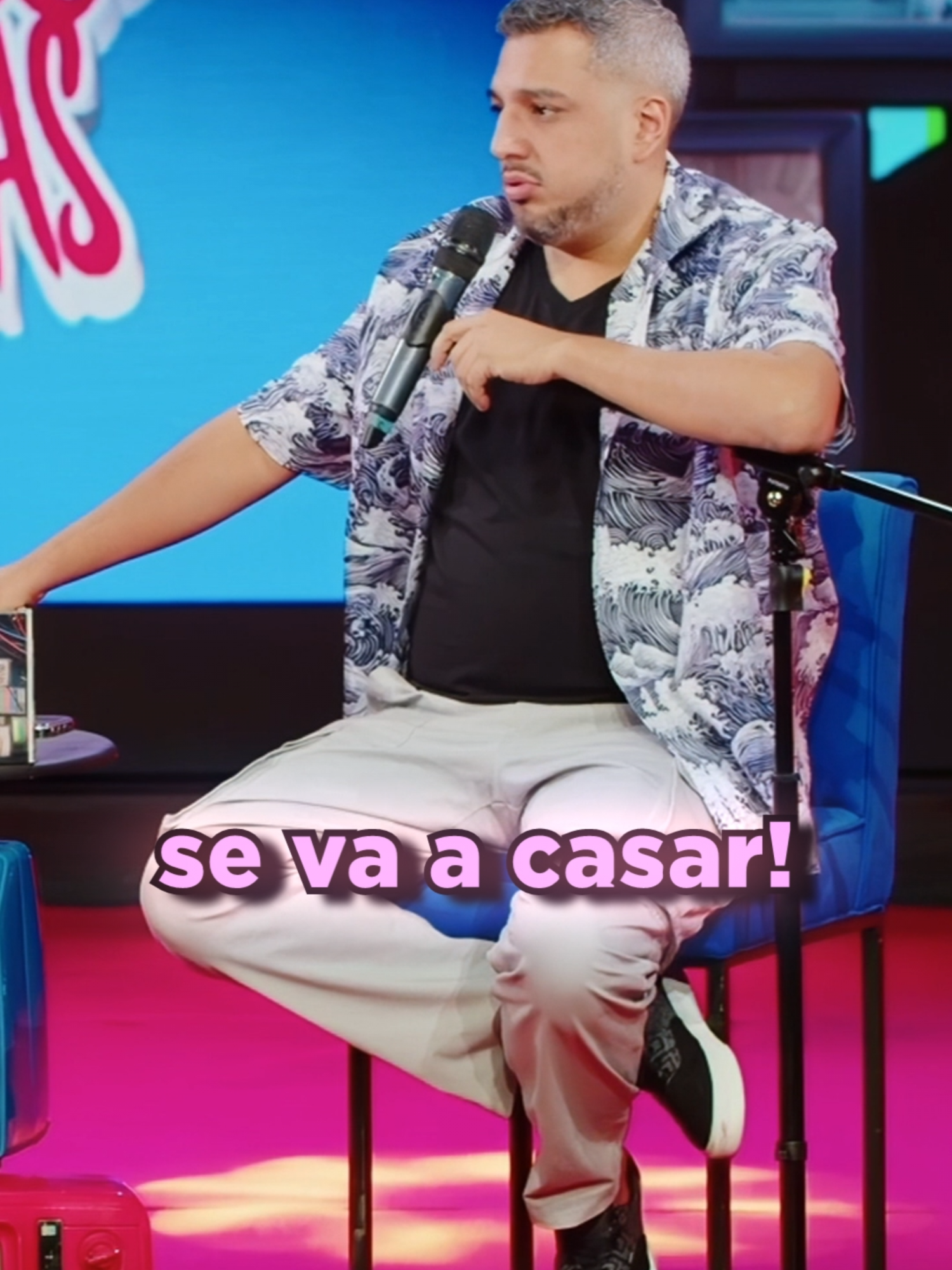 A post by @hablandohuevadas.pe on TikTok caption: ¿Qué es lo máximo que has hecho por amor? #hablandohuevadas #humor