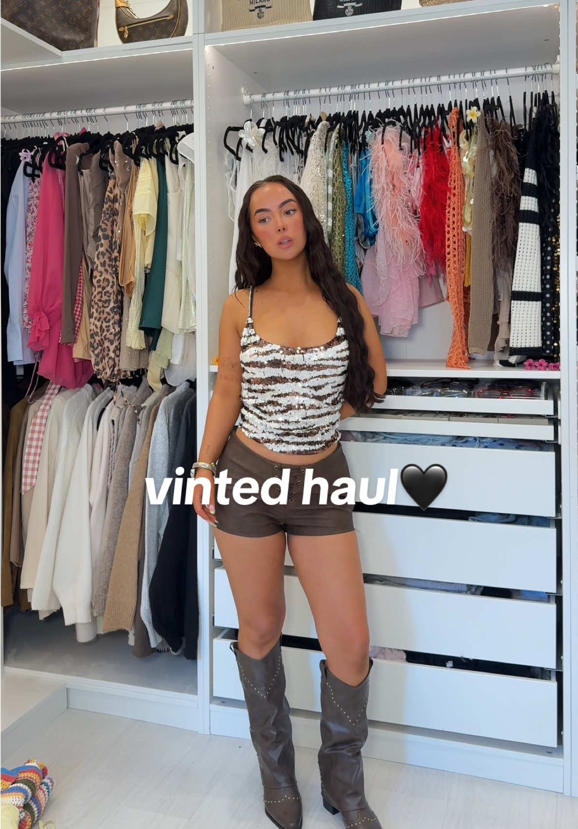 A post by @chynasolder on TikTok caption: i love vinted #vinted #vintedhaul #vintedfinds #hauls #outfitinspo #holidayoutfits #summeroutfits 