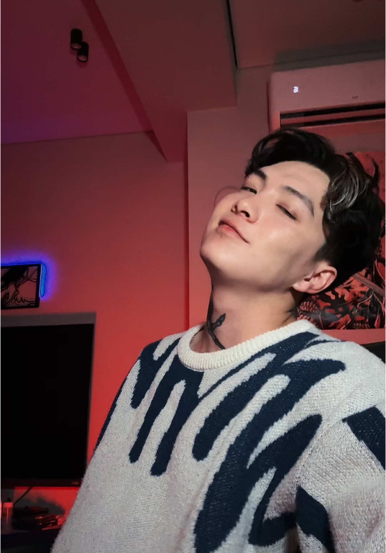 A post by @ten_yujin on TikTok caption: один заонок