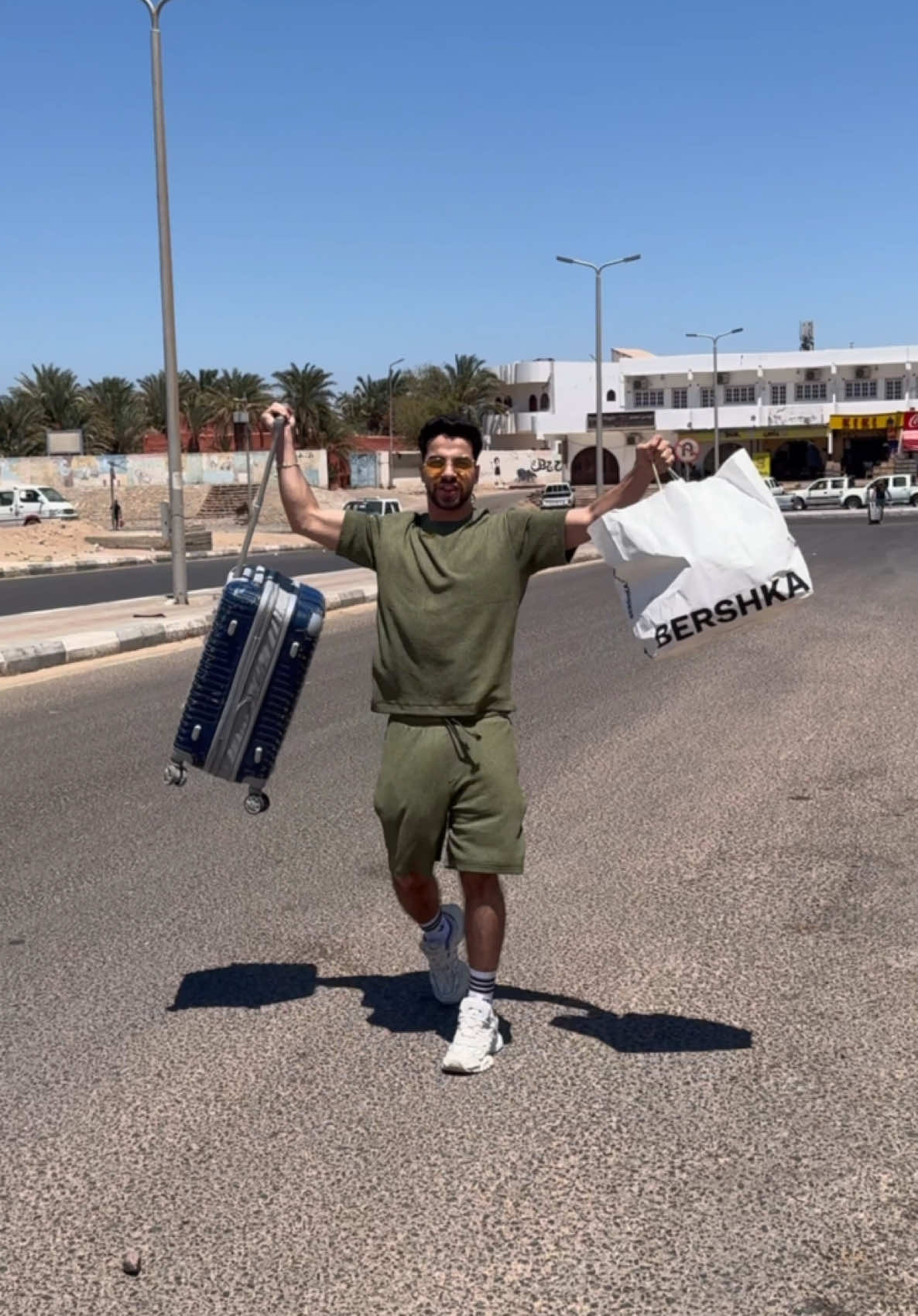 A post by @shehabeldin100 on TikTok caption: تقعد فين في دهب !😂❤️@Sea Horse Hotel 