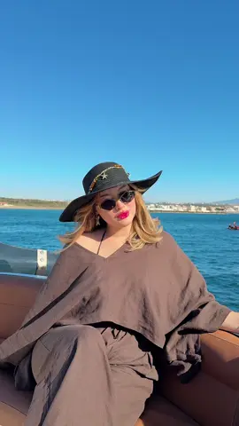 A post by @nada.benkirat on TikTok caption: الله يقدرك إلا نسيتي 😉🌊🖤 #nadabenkirat 