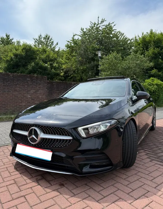 A post by @yassine_germany on TikTok caption: Mercedes a200 km 160.000 Diesel  WhatsApp  +491602406133