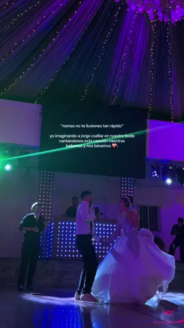 A post by @jorgecuellar_ on TikTok caption: jajaj me encanta q siempre me ponen a cantar en las fiestas 