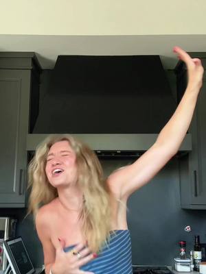 A post by @annaxsitar on TikTok caption: PERFECT LOOP 👀 referencing me having this song on repeat the last two weeks 