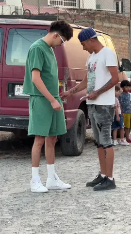 A post by @hotspanishmx on TikTok caption: Me metió la mano a la bolsa #fyp #parati 