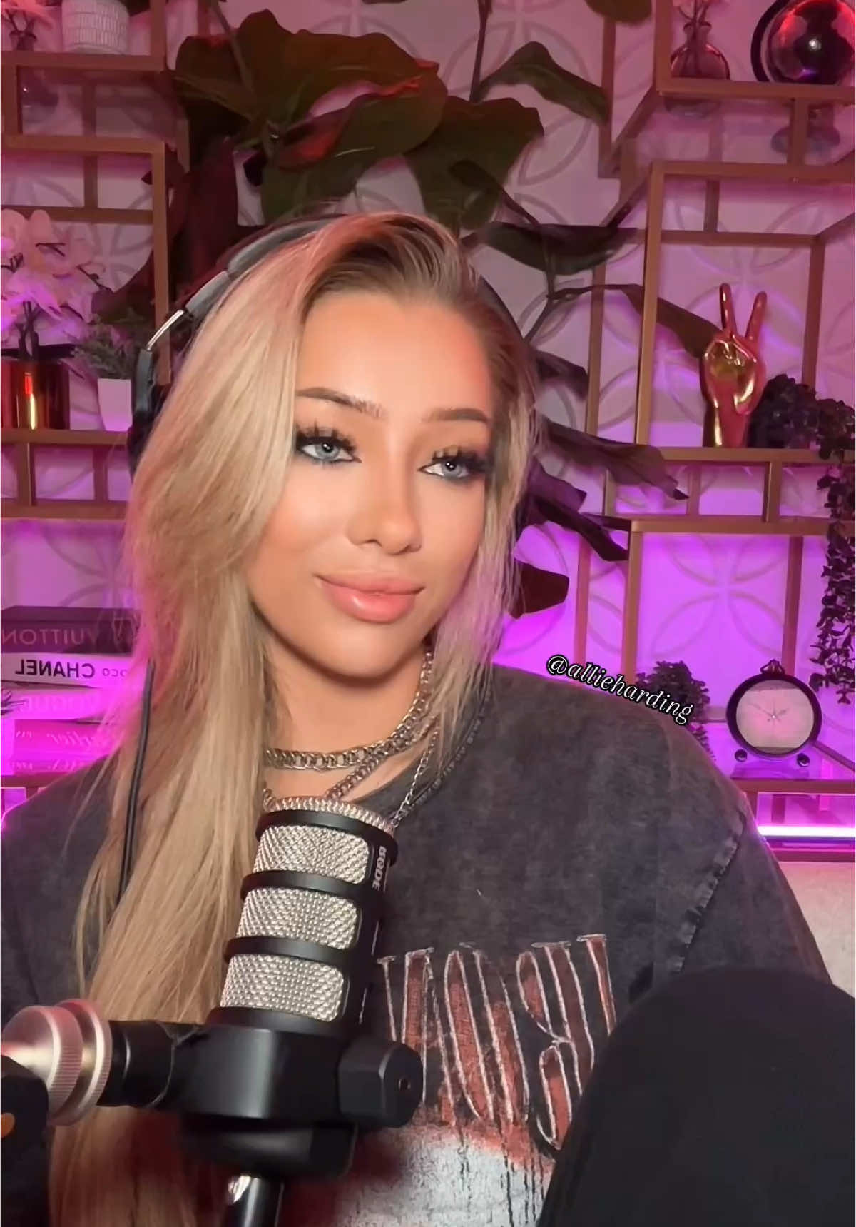 A post by @ on TikTok caption: #allieharding #relationship #relationshipadvice #lifeadvice #breakupadvice #breakup #motivation #adviceforgirls #advice 