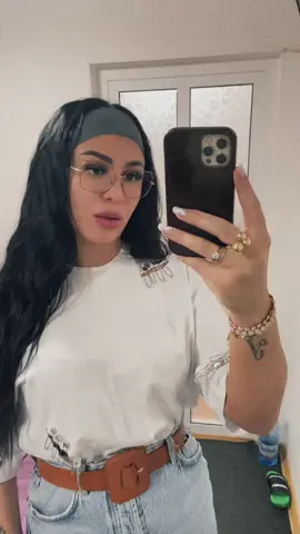 A post by @dannaaaaa77 on TikTok caption: Jenifer Lopeți 😅