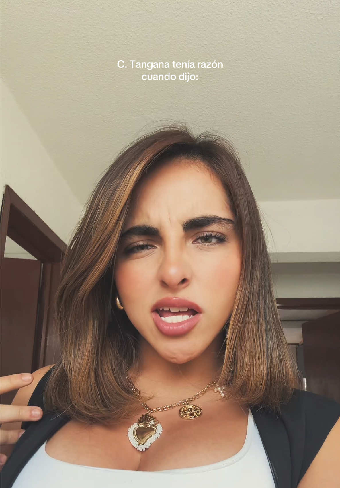 A post by @fer.fzr on TikTok caption: Las que sobrepensamos #fyp #parati #ferzepeda 