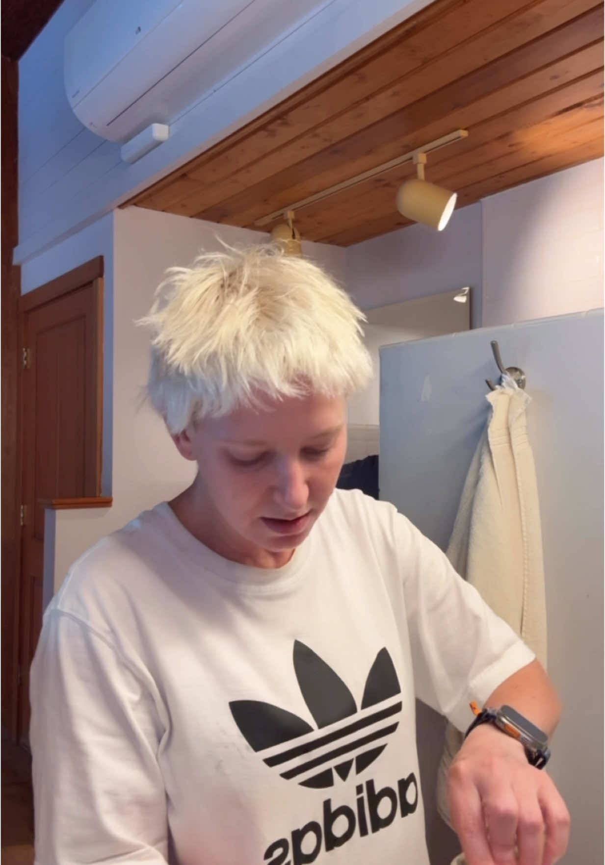 A post by @_elan__ on TikTok caption: #skincare con unas cuantas verdades 😌🤝 
