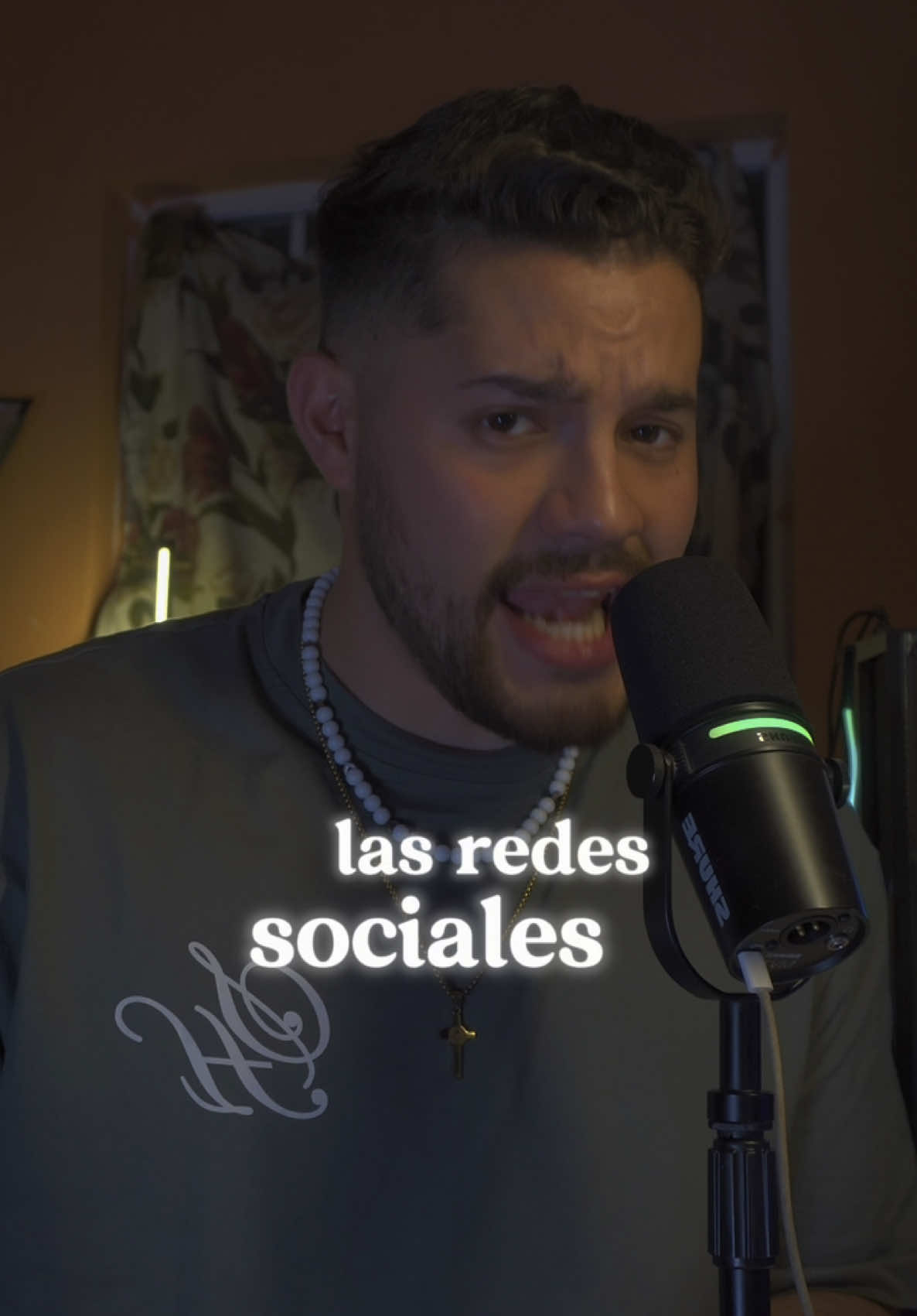 A post by @soyalbertopreciado on TikTok caption: La redes sociales te harán sentir que tienes opciones 