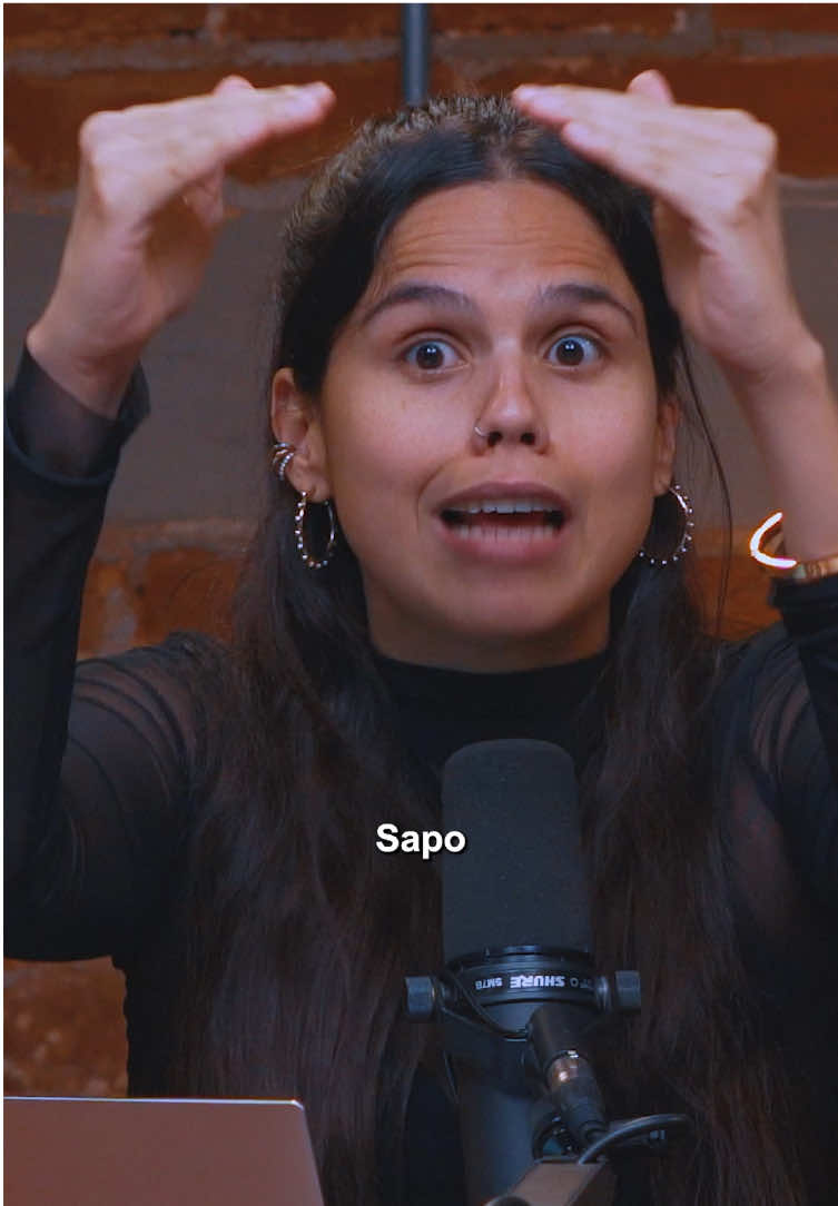A post by @elcuarticopod on TikTok caption: Todo sapo es jalabola 🐸 #elcuartico #elcuarticopod 
