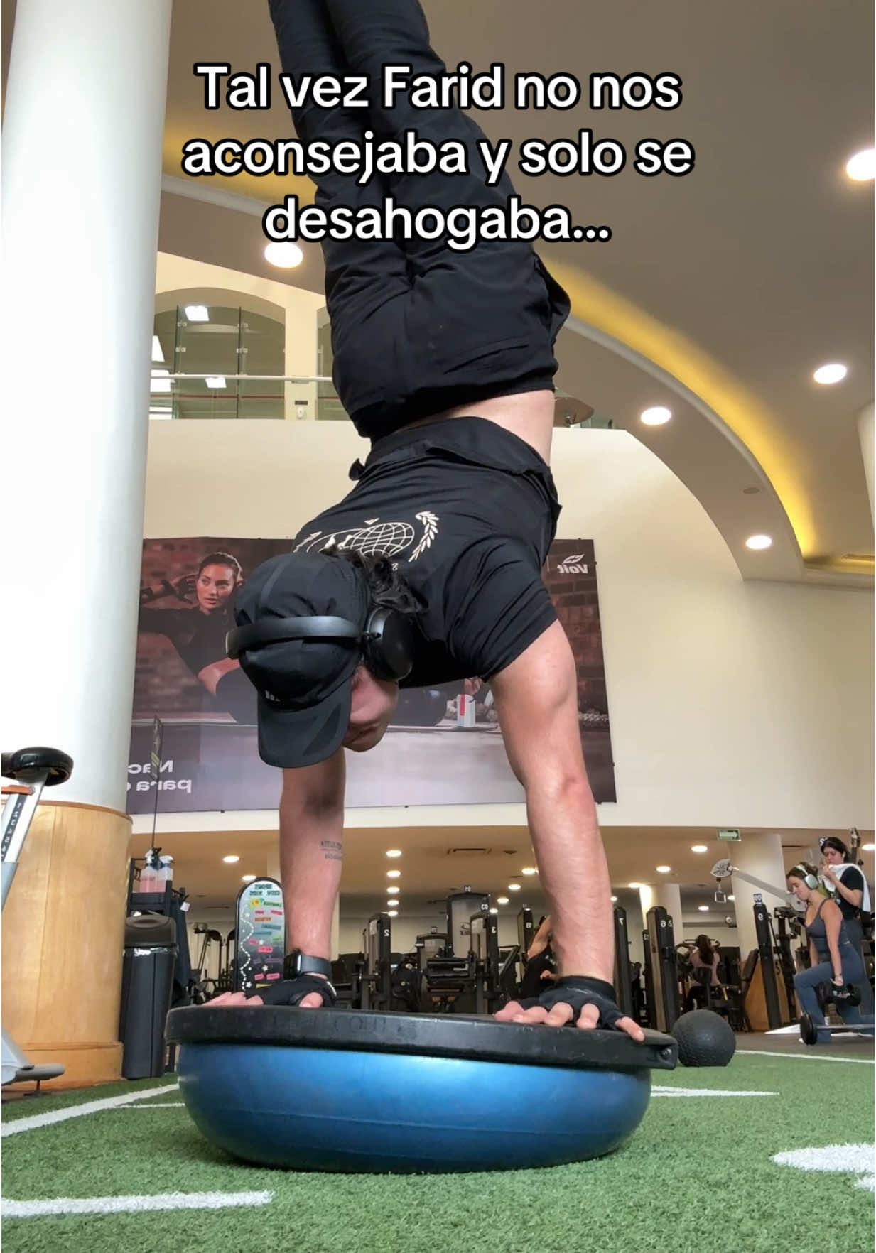 A post by @aaronmercury on TikTok caption: Espero solo sea en ese video y así no sea la realidad…  #fariddieck #farid #amorpropio 💡@Jorge Rodríguez  