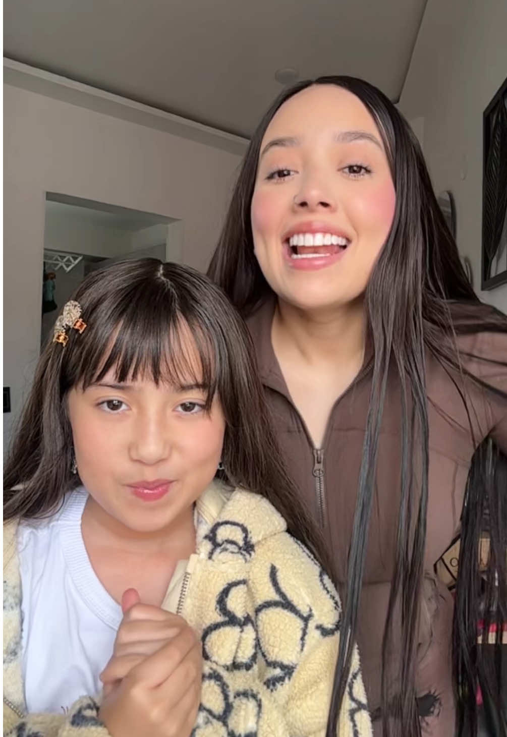 A post by @christianfabiannn on TikTok caption: Entonces mi novia si tiene a otro 😡💔 @Nicole Bernal 
