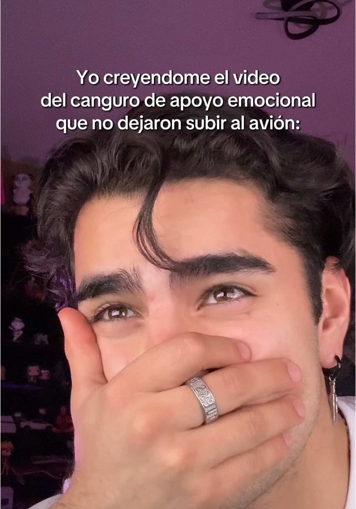 A post by @aaronmercury on TikTok caption: Me convertí en lo que juré destruir… una señora 🥺 