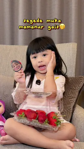 A post by @aureliehermansyahatta on TikTok caption: Review strawberry bareng Kakak Mami😅🤣