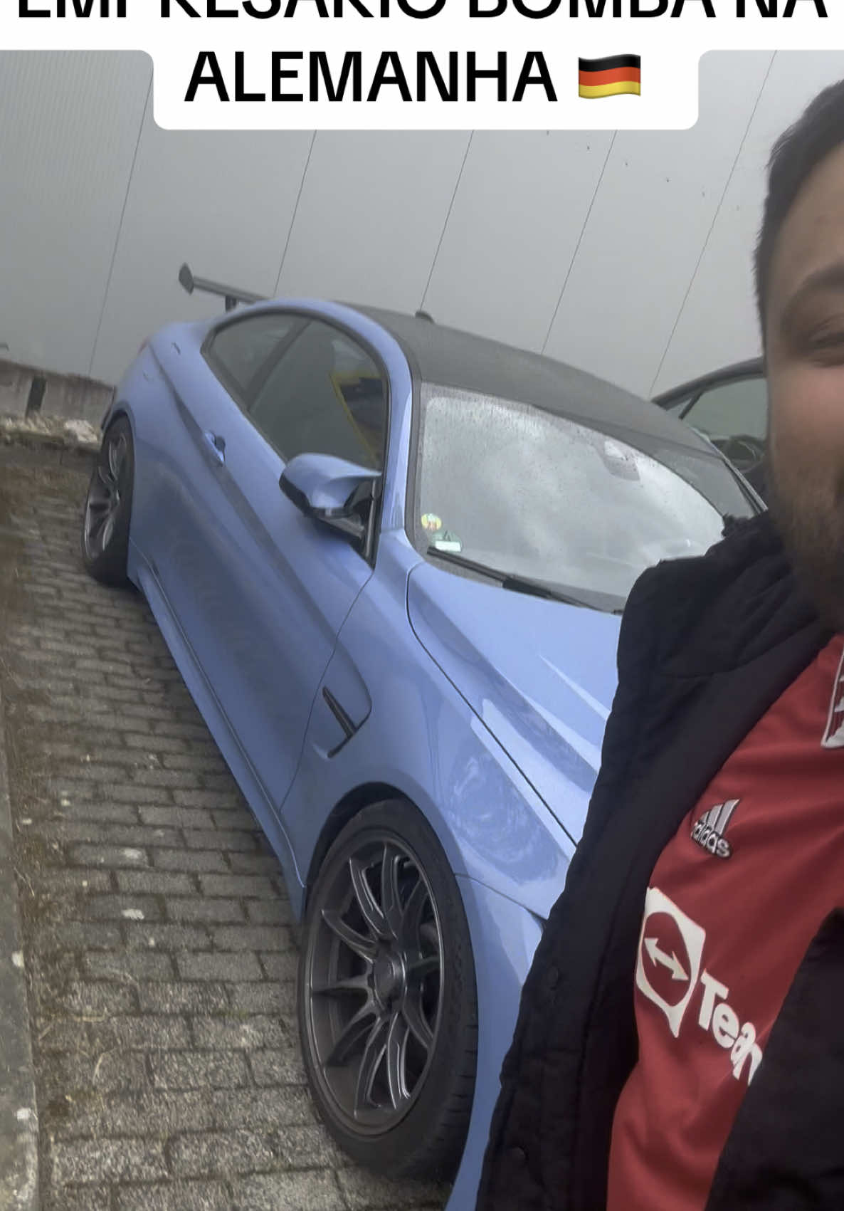 A post by @ on TikTok caption: 600 cavalos na minha mão #fyp #ciganos #carlosbombaoficial #comedia #frankfurt #portugal🇵🇹 #andreventura #chega 