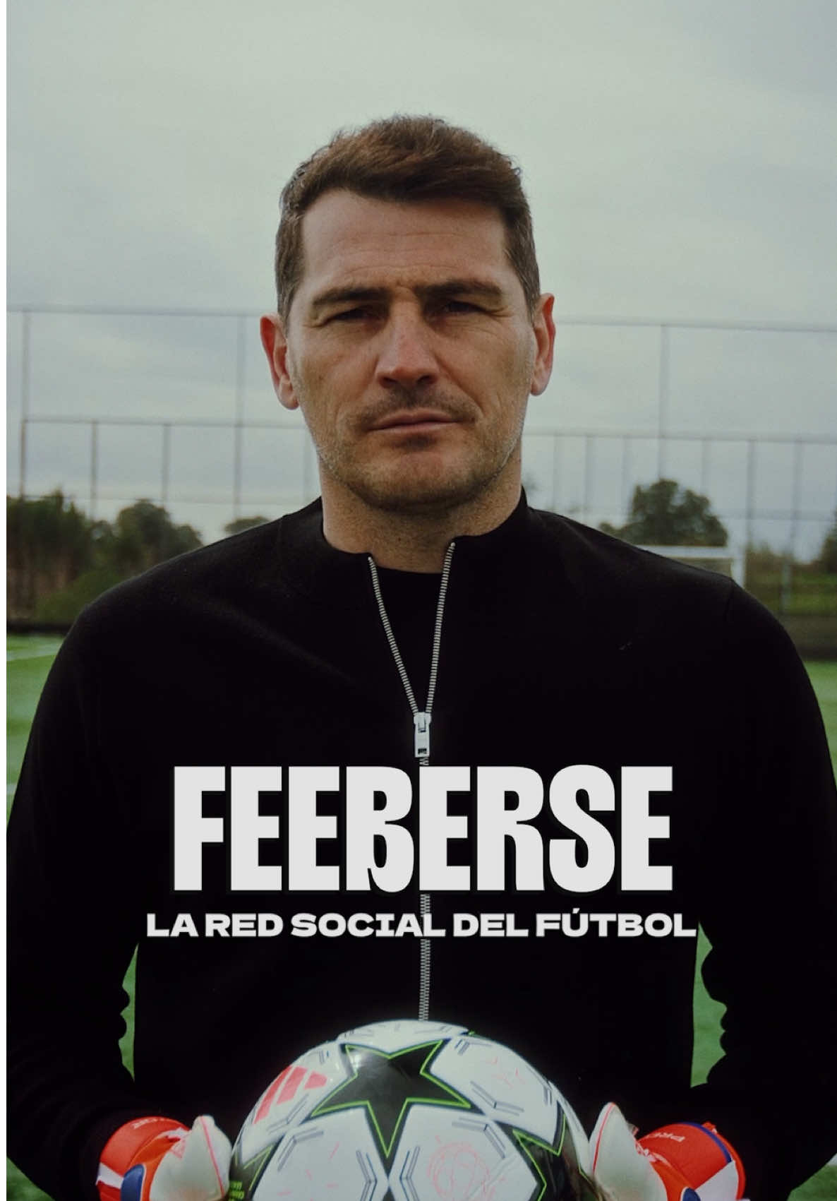 A post by @ikercasillas on TikTok caption: 🔮 𝗣𝘂𝗲𝗱𝗼 𝘃𝗲𝗿 𝗲𝗹 𝗳𝘂𝘁𝘂𝗿𝗼. 𝗬 𝗲𝗹 𝗳𝘂𝘁𝘂𝗿𝗼 𝗲𝘀 𝗙𝗲𝗲𝗯𝗲𝗿𝘀𝗲 🔮 🤝 Por fin puedo contaros mi secreto. Me uno a @feeberse, la red social del fútbol donde compartiré mis mejores momentos: entrevistas exclusivas, análisis, sorteos, retos ¡y mucho más! 𝗧𝗼𝗱𝗼 𝗲𝗹 𝗳𝘂́𝘁𝗯𝗼𝗹, 𝗲𝗻 𝘂𝗻 𝘀𝗼𝗹𝗼 𝗹𝘂𝗴𝗮𝗿. 📲 Descárgala ya en iOS o Android y forma parte del futuro.   Tenéis el link de mi perfil en la bio. #FdeFeeberse