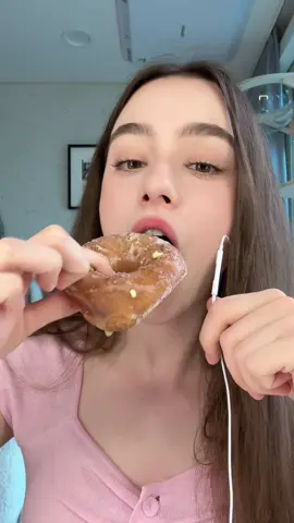 A post by @tarankaaa on TikTok caption: Donut asmr 🍩🍩🍩