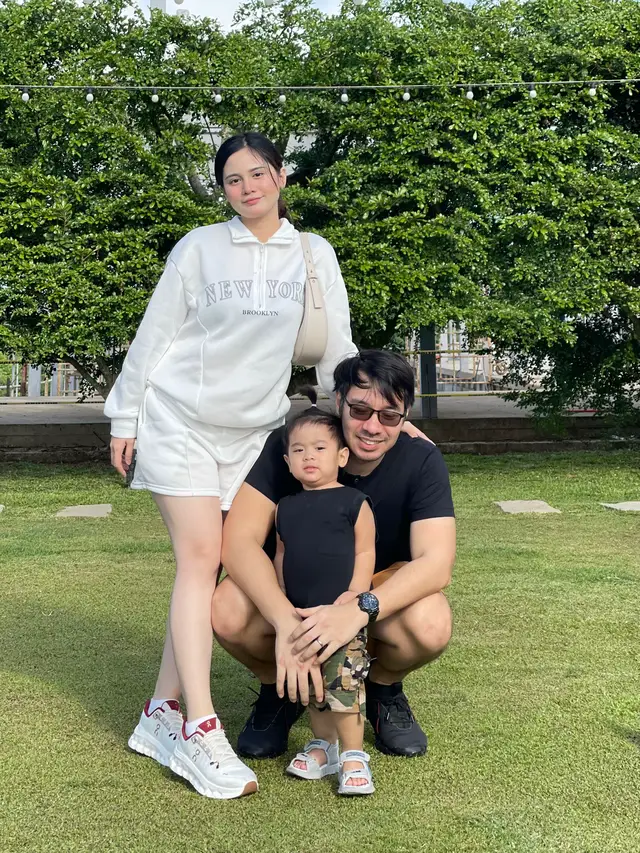 A post by @siliqueenofficial on TikTok caption: 🤰🏻👦🏻🧍‍♂️