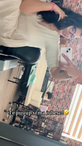 A post by @aclmmmmm on TikTok caption: Uite asa 🤣🤣🤣🤣