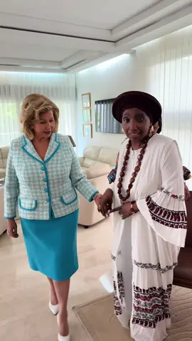 A post by @aichakoneofficiel on TikTok caption: Ma sœur Dominique Première dame ! Merci d’avoir aimé ! ❤️😘❤️😘