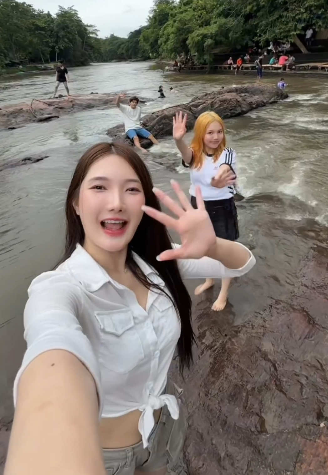 A post by @ccreamlike on TikTok caption: เที่ยวแก่ง 1 วัน #Dentyne #เดนทีนไวท์ซีรีส์ 